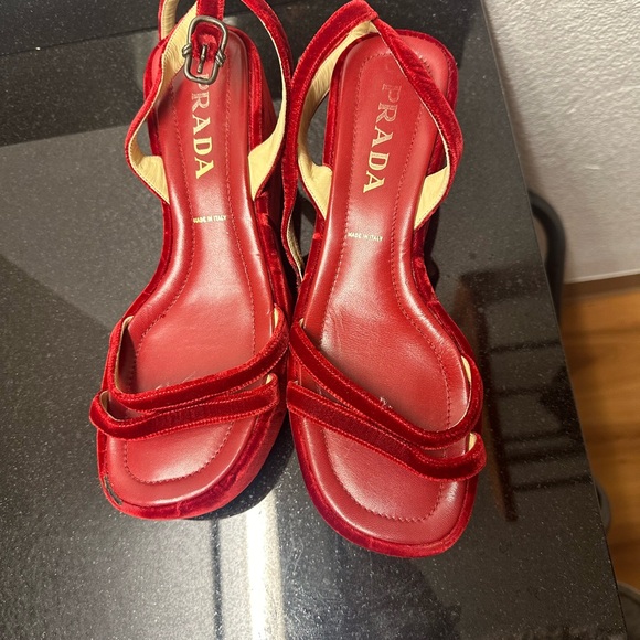Prada red shoes worn once size 39 not in box - Picture 2 of 4